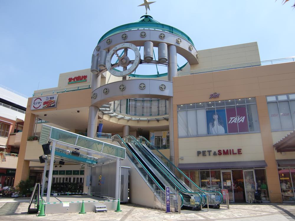 Shopping centre. Until Stella Town 1260m Ito-Yokado Omiya Miyahara shop, The ・ Daiso, Max Yellow Hat, BOOK ・ OFF SUPER BAZAAR (book off super bazaar), It consists of Stella mall specialty store area of ​​the beginning 110. 