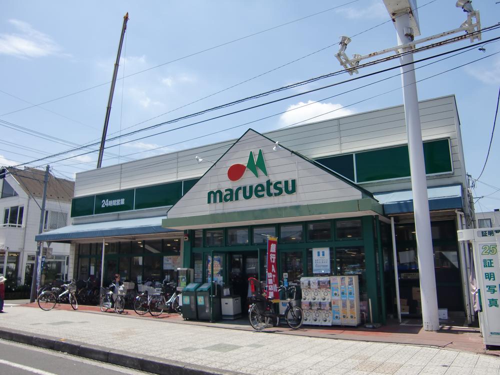 Supermarket. 210m 24-hour until Maruetsu. 