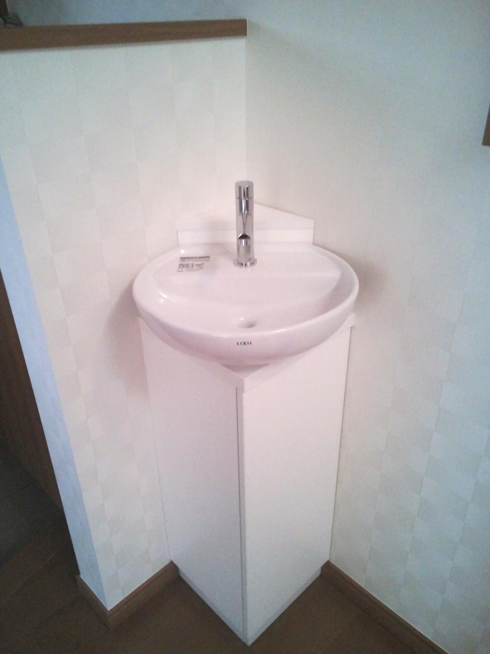 Other. There and corner wash-basin in a convenient entrance. 