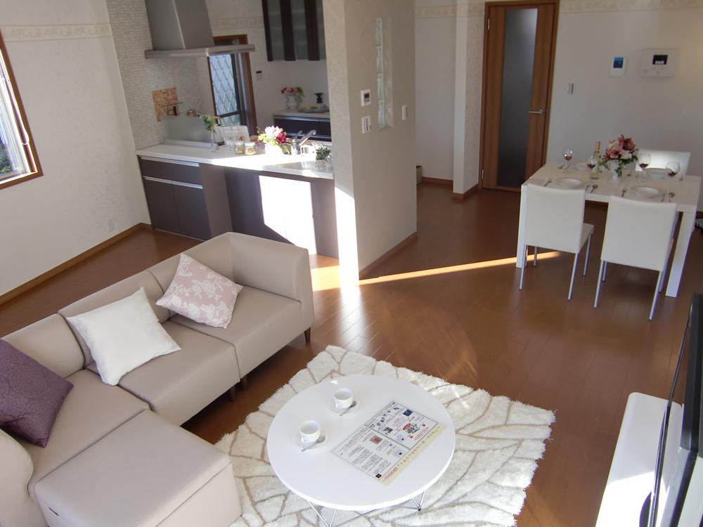 Other Equipment. Living with a still be placed a large sofa room at a dining table. Also you got to come to a lot of customers, You can relax slowly. You can spend a good time with family. 