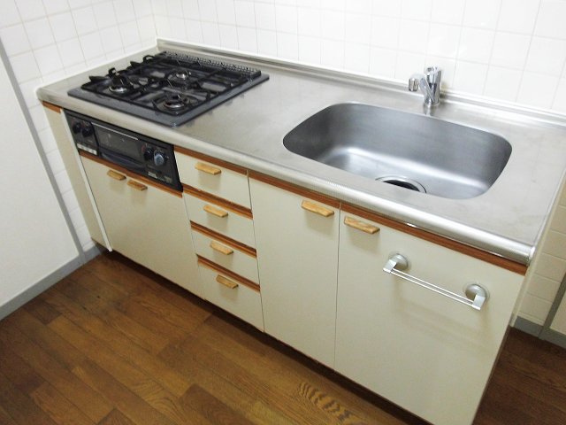 Kitchen. 3-burner stove system Kitchen