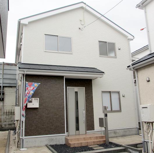 Local appearance photo. 4 Building