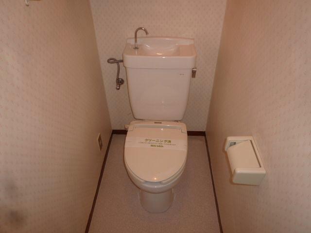 Toilet. Of course, bus ・ It is another toilet.