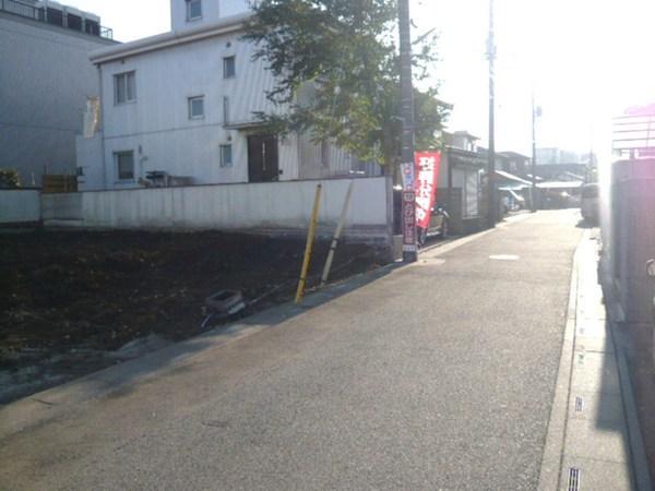 Local photos, including front road. Local (11 May 2013) Shooting