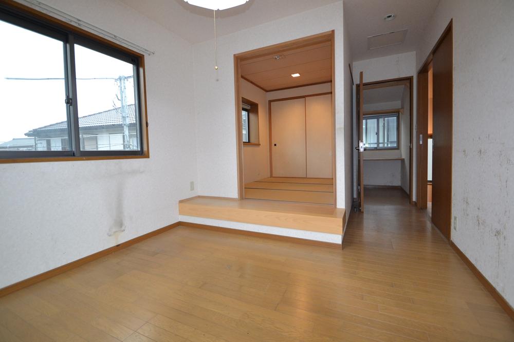 Other introspection. Second floor 3-mat tatami space with Western-style