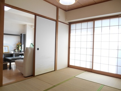 Living and room. 6 Pledge of Japanese-style room