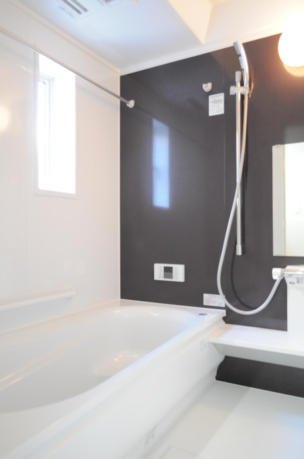 Bathroom. Bathroom 1 pyeong size that can be bathing afield (1 Building ・ 2013 November) shooting