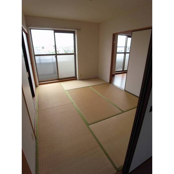 Living and room. Japanese-style room 6 quires