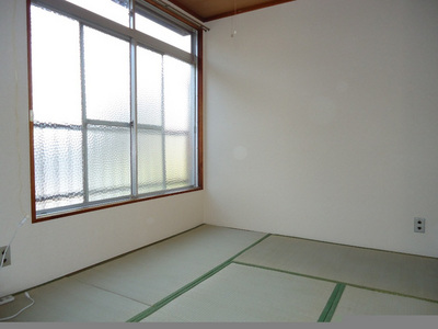 Living and room. Sunny! Bright Japanese-style room! 