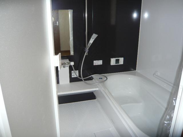 Bathroom. ◇ has spacious 1 pyeong size bathroom! 
