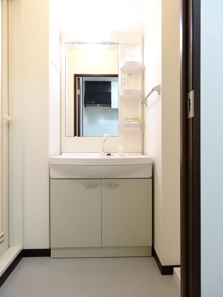 Washroom. Happy shampoo dresser in a busy morning