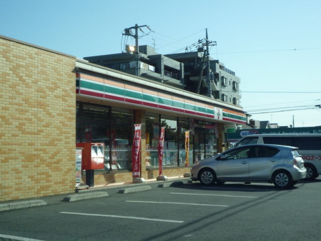 Convenience store. 460m to Seven-Eleven (convenience store)