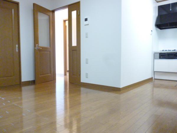 Living. First floor 6 Pledge Western-style