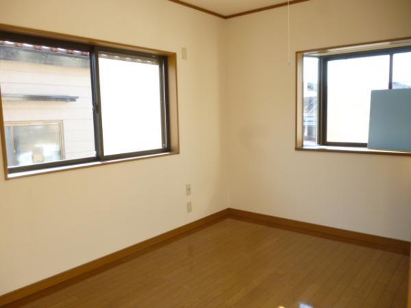 Non-living room. Second floor 6.25 Pledge Western-style