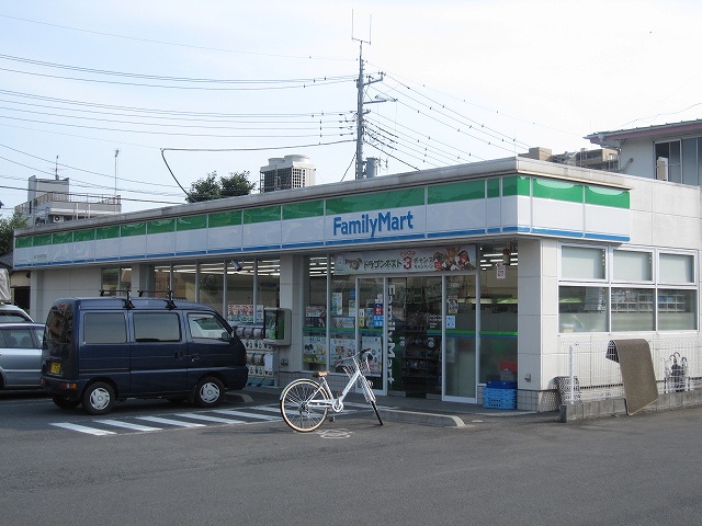 Convenience store. 440m to Family Mart (convenience store)