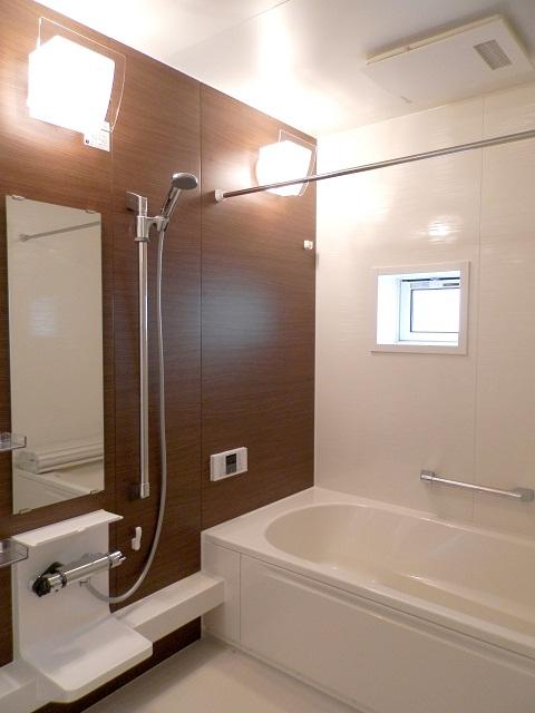 Bathroom. Relaxing bath time with 1.25 square meters or more of the spacious bathroom (1 Building). 