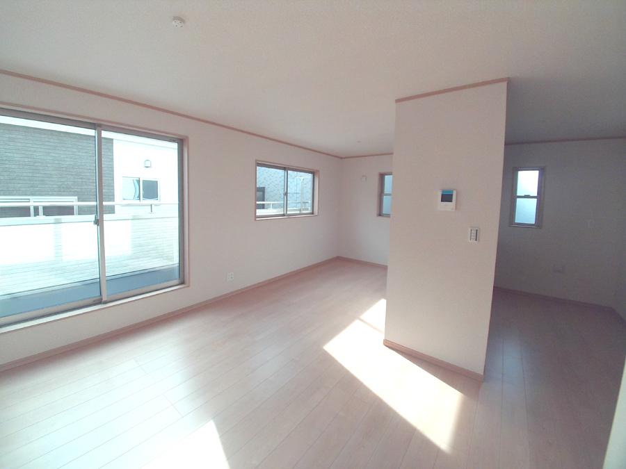 Living. Was building completed. Such as the actual image from per yang, We have to wait all the time so you can see directly. 