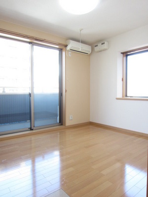 Living and room. Flooring of Western-style! Two-sided lighting is the room! 