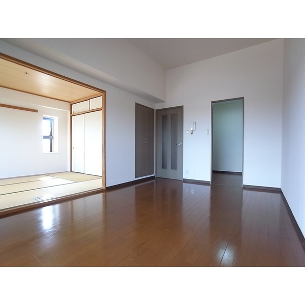 Living and room. top floor ・ It is a corner room