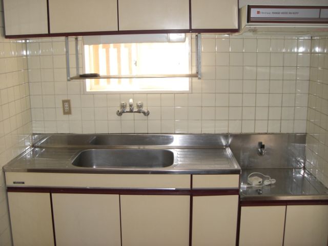 Kitchen. Two-burner stove is can be installed in the kitchen.