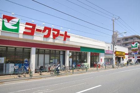 Supermarket. 676m image is up to York Mart.