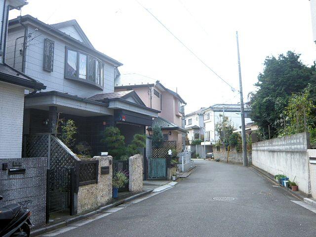 Local photos, including front road. It is a quiet residential area