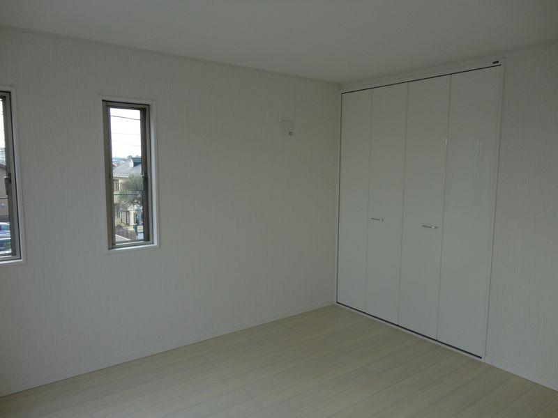 Non-living room. Western-style 8 quires storage
