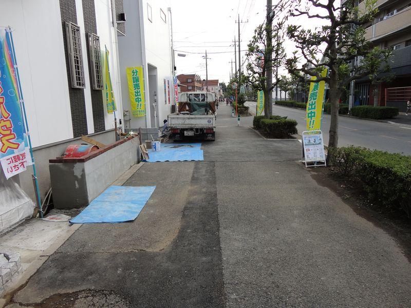 Local photos, including front road. House before the sidewalk