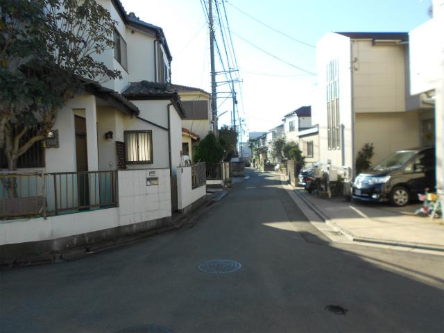 Local photos, including front road. West road (January 2014) Shooting