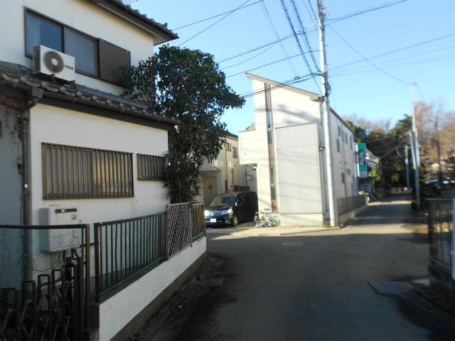 Local photos, including front road. North side road (January 2014) Shooting