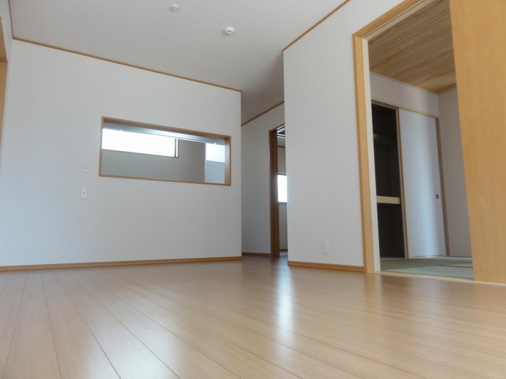 Living. Building 3 South-facing quires LDK14 Next to Japanese-style room 6 quires