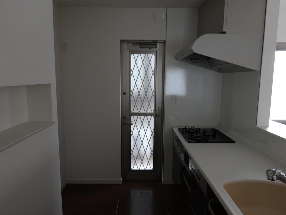 Kitchen. Face-to-face kitchen. Also equipped with dish washing dryer.