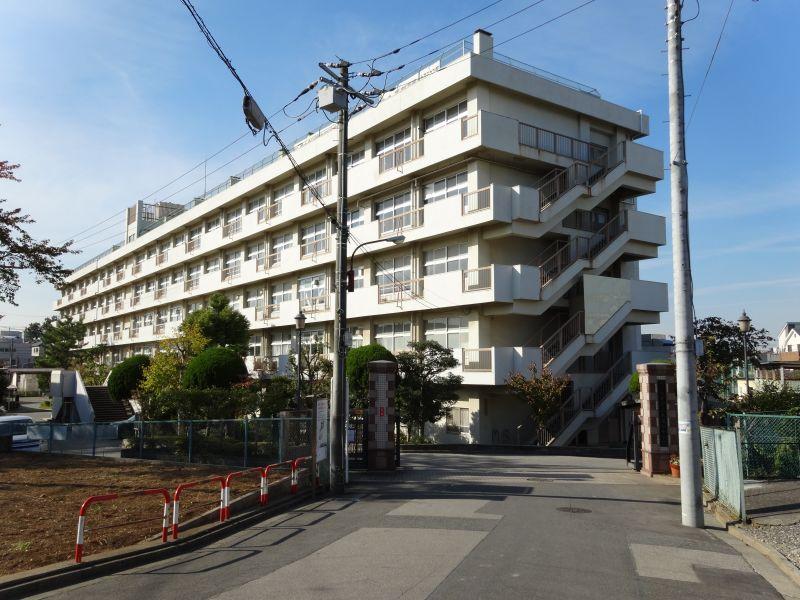 Junior high school. Higashiura 600m to sum junior high school