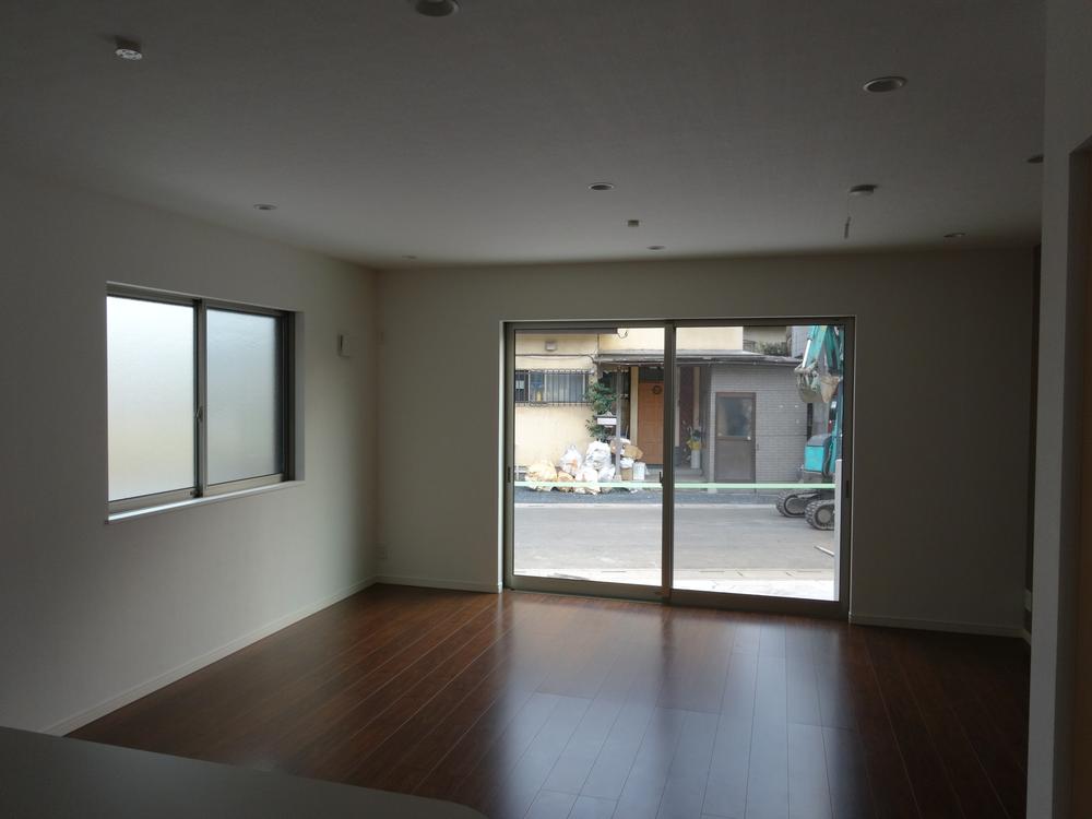 Living. The first floor living room. 17.7 Pledge and the breadth of the margin.