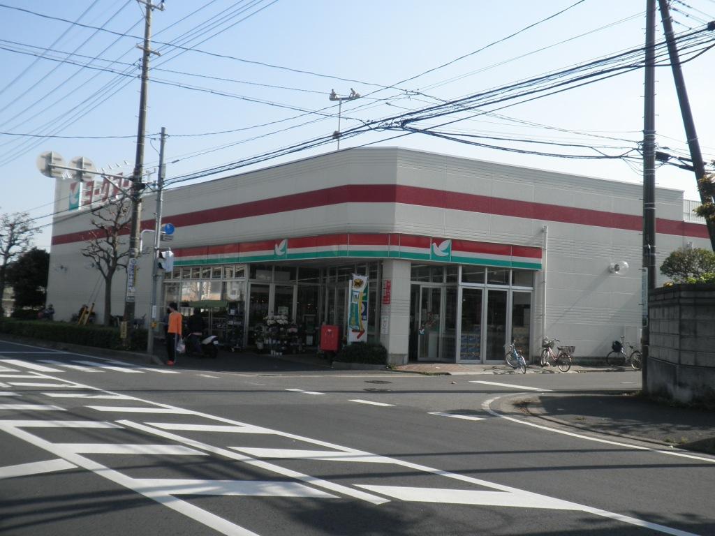 Supermarket. York Mart three-chamber store up to (super) 549m