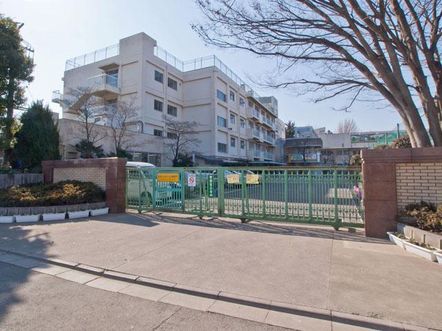 Primary school. 650m until the Saitama Municipal Daimon Elementary School