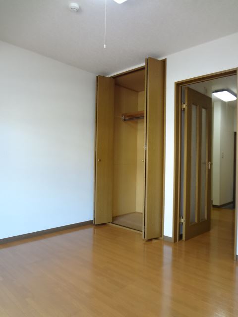 Living and room. With storage rooms can be used widely
