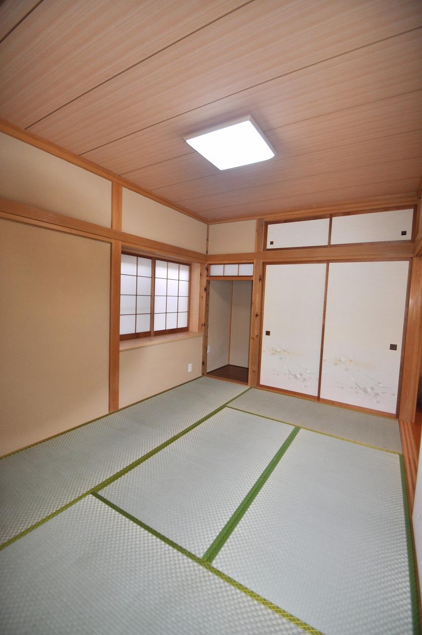 Non-living room. Is a Japanese-style room in the LDK beside. 6 is a tatami but, It comes with alcove storage and is!