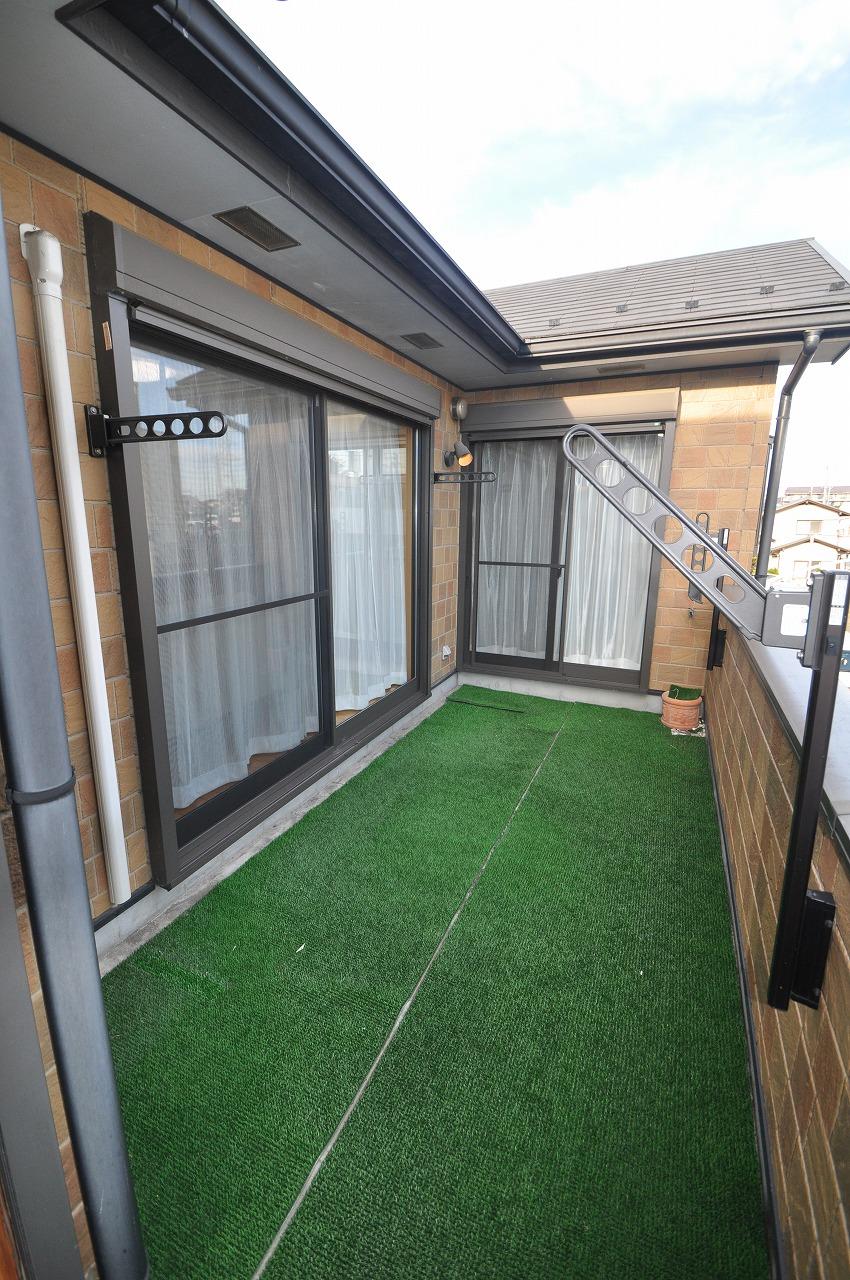 Balcony. Veranda is a positive per good on the south-facing! Wide and easy to use.