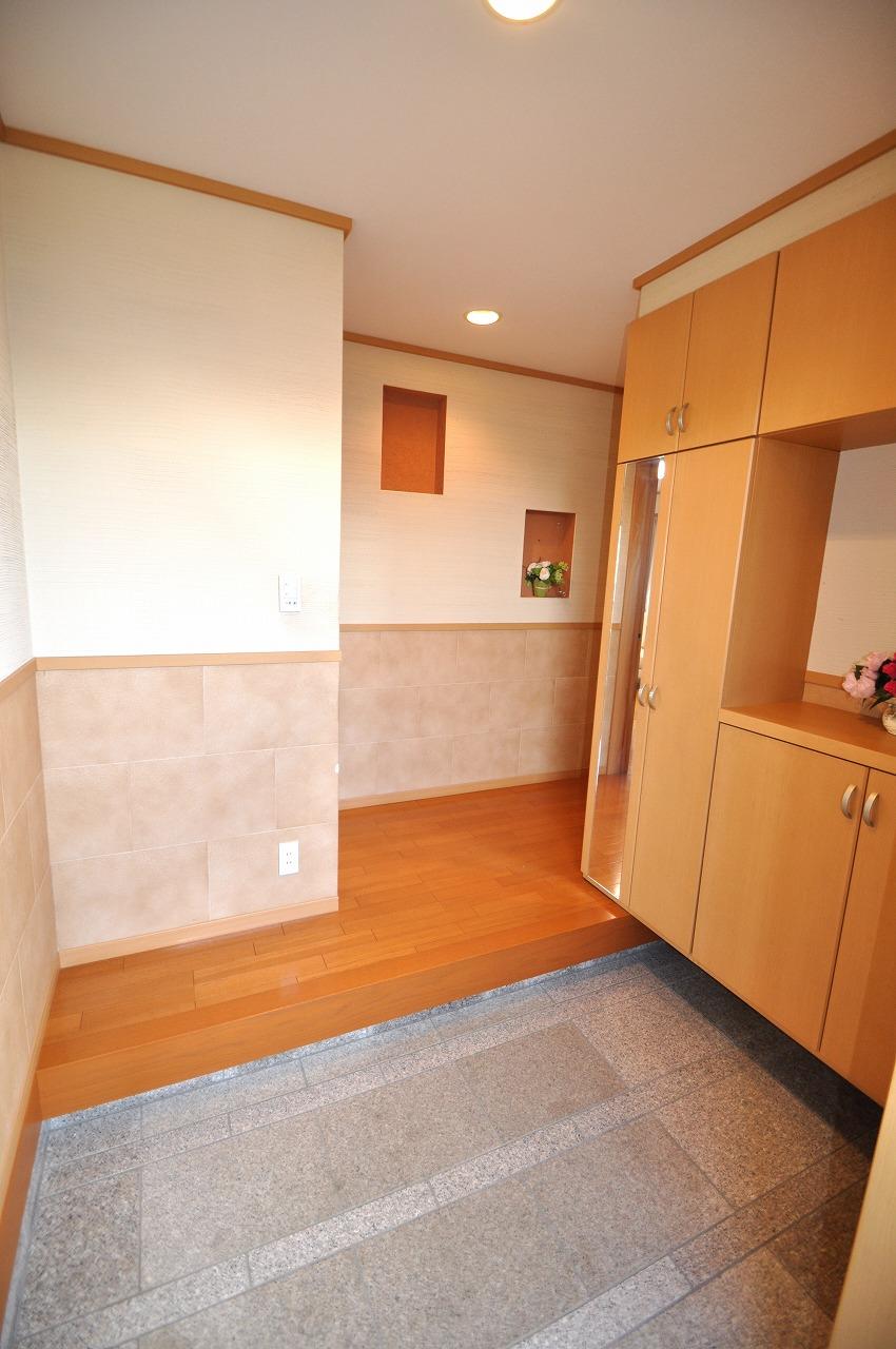 Entrance. Entrance is convenient widely. It is fashionable.