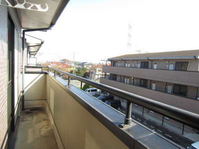 Balcony. Dried washing Ease wide balcony