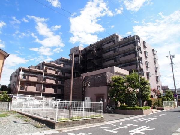 Local appearance photo. 7-storey first floor of the terrace ・ Residence of a private garden! In the holidays, Loose branch, barbecue! You can also enjoy gardening!
