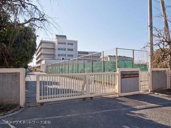 Junior high school. 960m to Saitama City Oma in tree