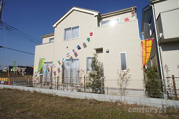 Local appearance photo. Bright house wrapped in plenty of sunlight (C Building) 2013 / 12 / 5 shooting