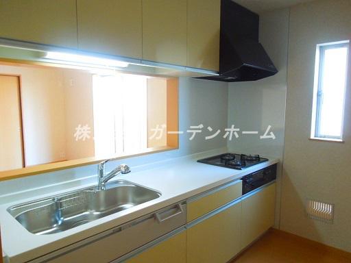 Kitchen. Station walking distance of 2 routes accessible room of the car two spaces popular to counter kitchen Tsuzukiai of Japanese-style room is on the same day of the attractive spacious 20 pledge more than your tour Allowed all Tozen room south-facing day boast a home