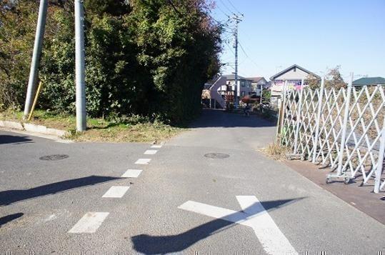 Local photos, including front road. Frontal road