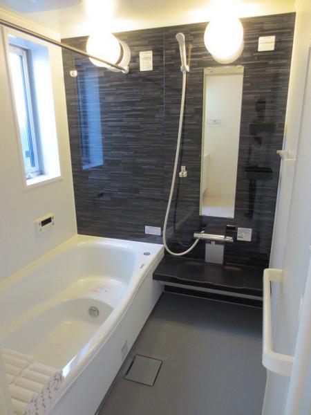 Bathroom. Bathroom dryer with unit bus