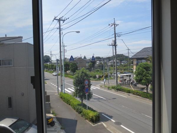 Local photos, including front road. It is in good condition has been readjustment land