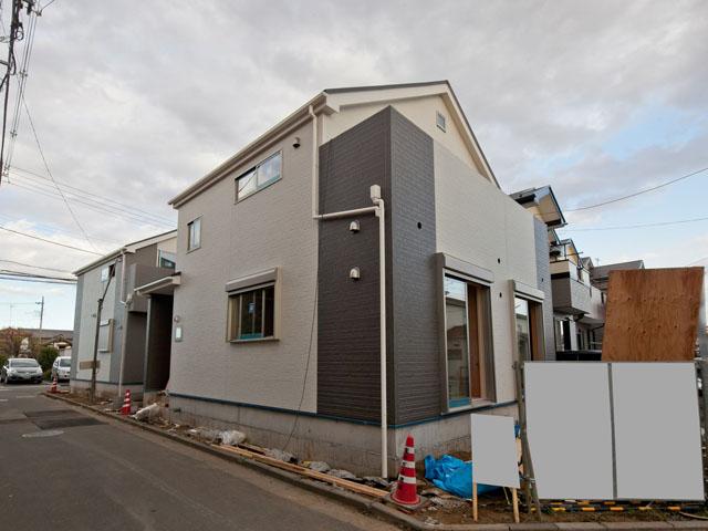 Local appearance photo. ■ 1 Building 26800000 ~ All building Grenier equipped ~ Washroom is a three-sided mirror! There whole building car space (1) (2) (3) (5) Building face-to-face kitchen! (1) (3) Building Walk-in closet with! □ There are model room!