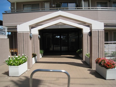 Entrance. Spacious is open at the entrance